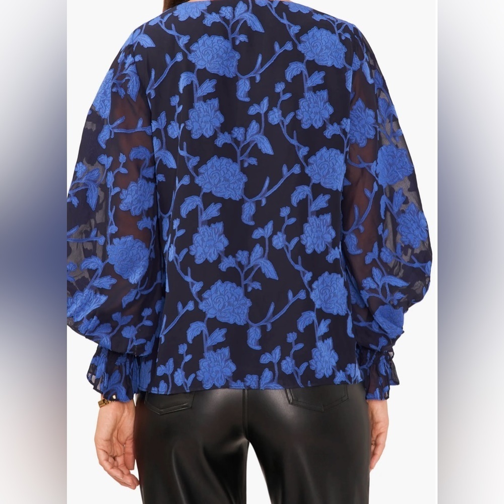 VINCE CAMUTO NWOT Long Sleeve V-Neck Smocked Cuff Floral Top - Size XS - Picture 11 of 11